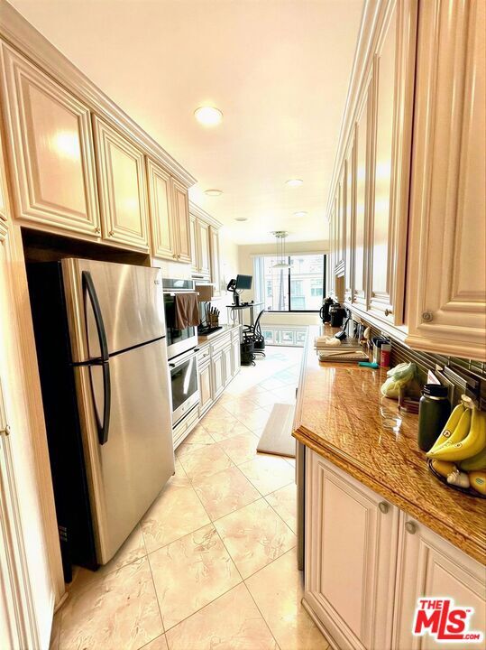 Building Photo - 750 S Bundy Dr