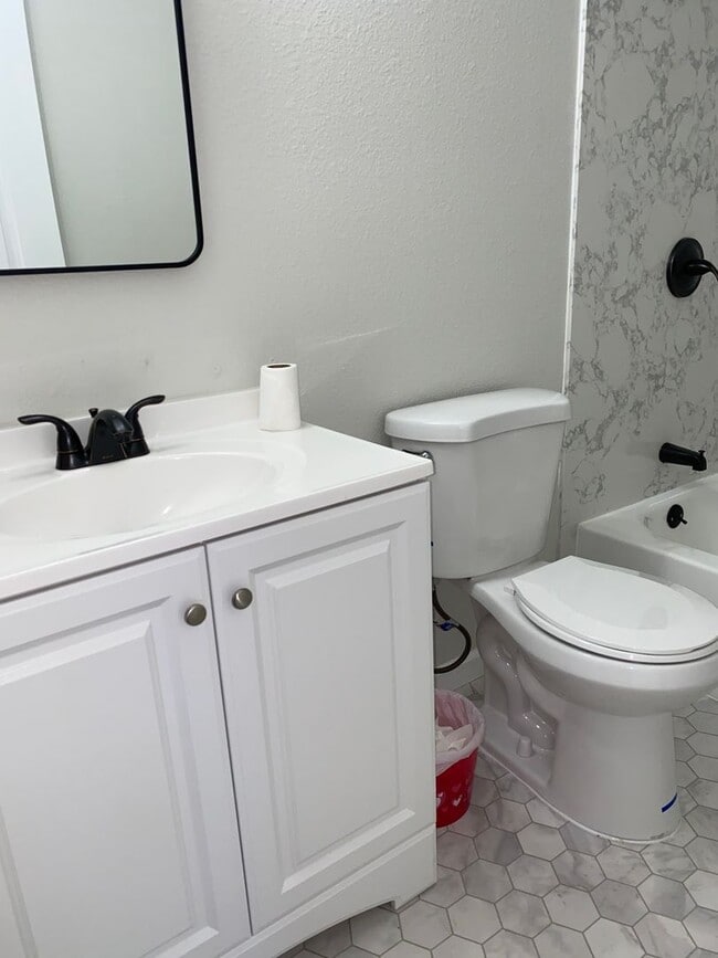 Building Photo - All Freshened Up and Waiting!