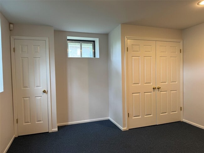 Building Photo - 40 Linwood Rd N