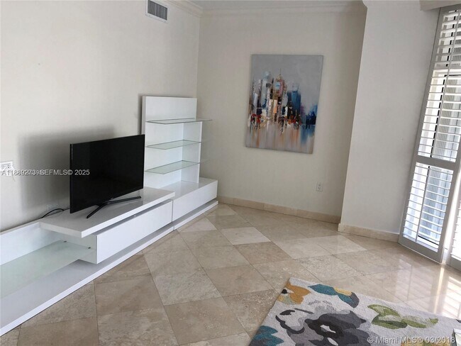 Building Photo - 430 Grand Bay Dr