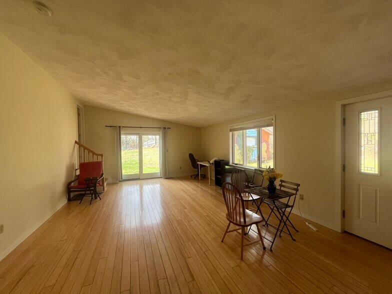 Building Photo - 3A Robinson Dr