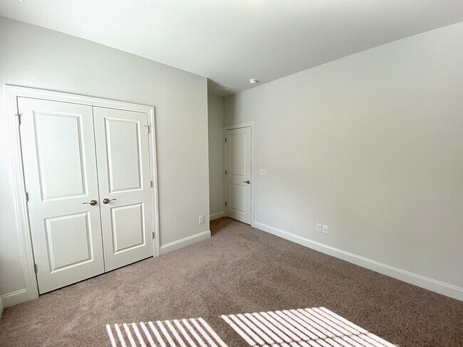 Building Photo - Stunning 6 bedroom in Cane Bay loaded with...