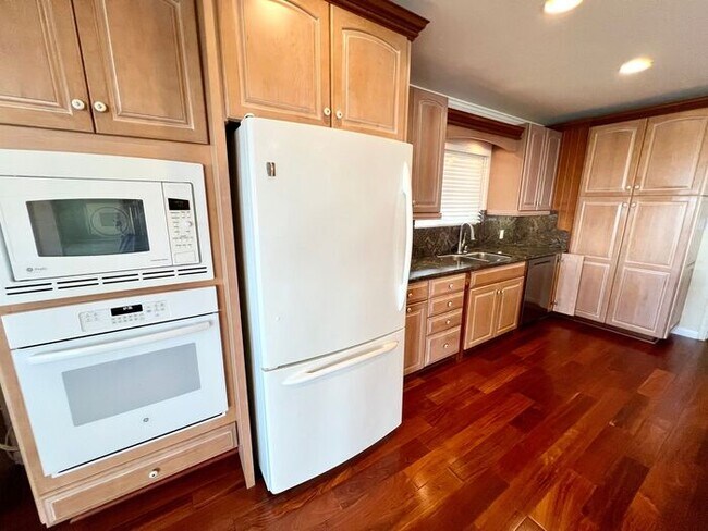 Building Photo - Beautiful 4-Bedroom Home with Modern Upgra...