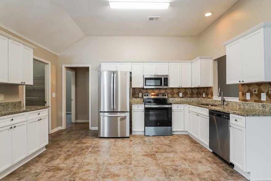 Building Photo - 1061 Village Trail