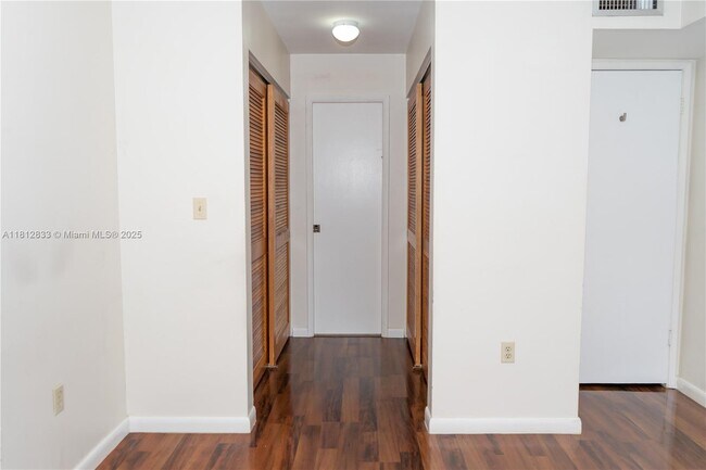 Building Photo - 9140 SW 123rd Ct