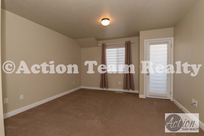 Building Photo - Townhome in Lehi