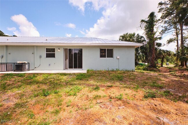 Building Photo - 3825 Hollycrest St