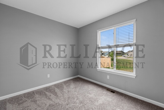 Building Photo - 1558 N Aster Cir
