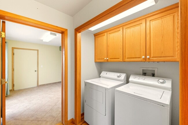 Building Photo - Peaceful Country 4 Bed, 3 Bath Home in Eli...
