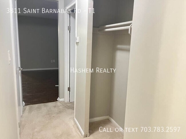 Building Photo - Lovely Updated 2 Bedroom 1 Full Bath Groun...
