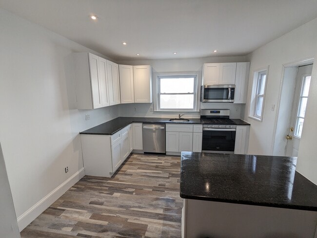 Building Photo - 1143 N 65th St
