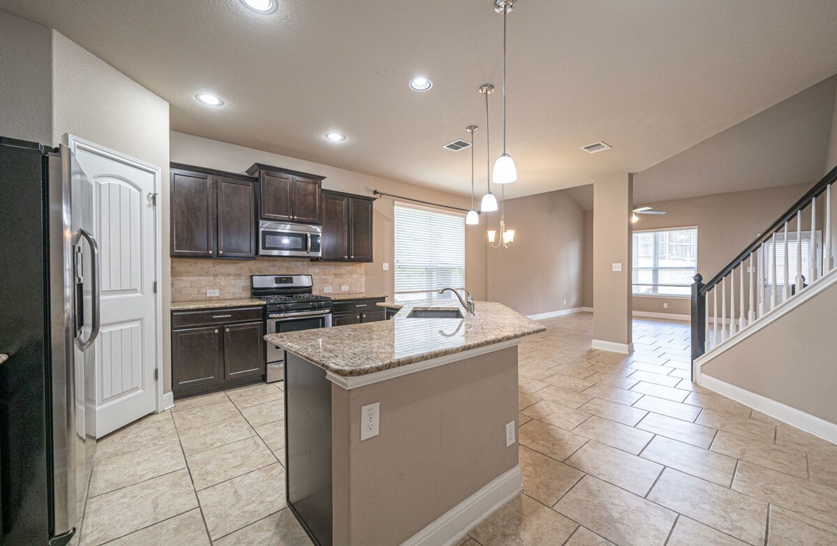 Building Photo - 12911 Brewster