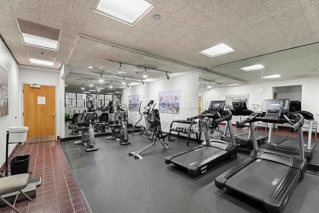 Building Photo - 230 W Laurel St