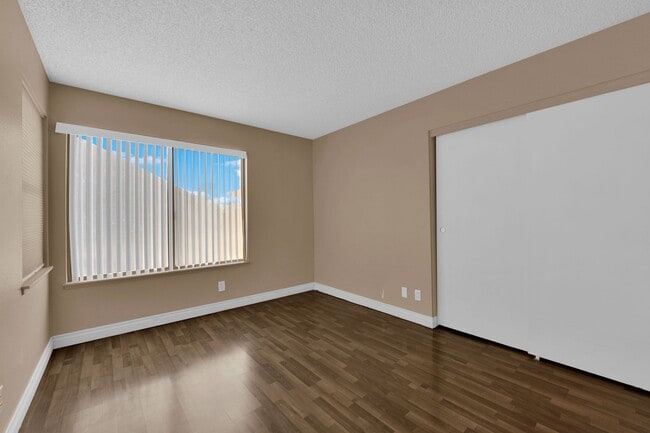 Building Photo - Beautiful 4 bed/ 3 bath POOL Home For Rent