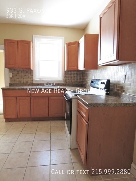 Building Photo - 933 S Paxon St