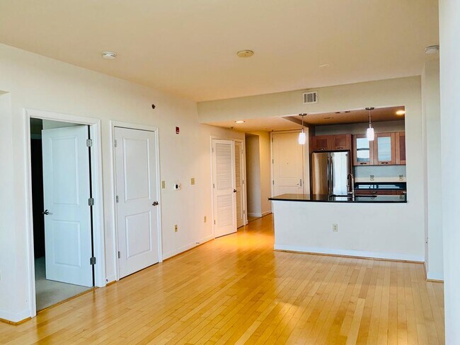 Primary Photo - 5750 Bou Ave