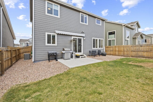 Building Photo - Beautiful 2 story home with 3 bedrooms in desirable Lorson Ranch Community.