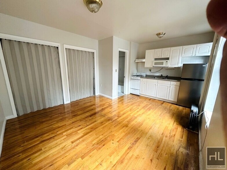 Primary Photo - 403 E 6th St