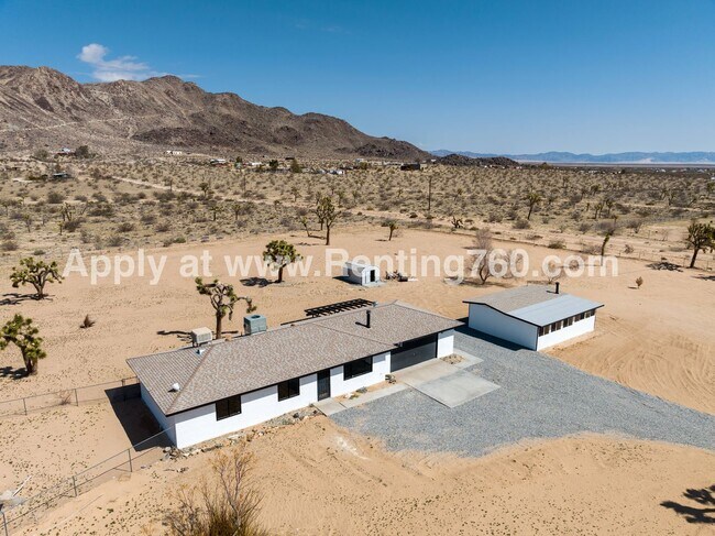 Building Photo - Modern Comfort in Scenic Landers