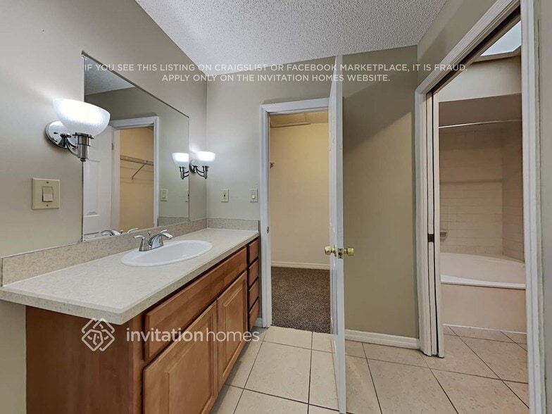Building Photo - 1535 Lake Marion Dr
