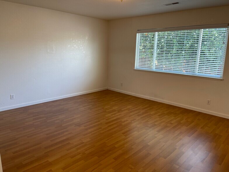 Building Photo - 1639 Sundown Ln