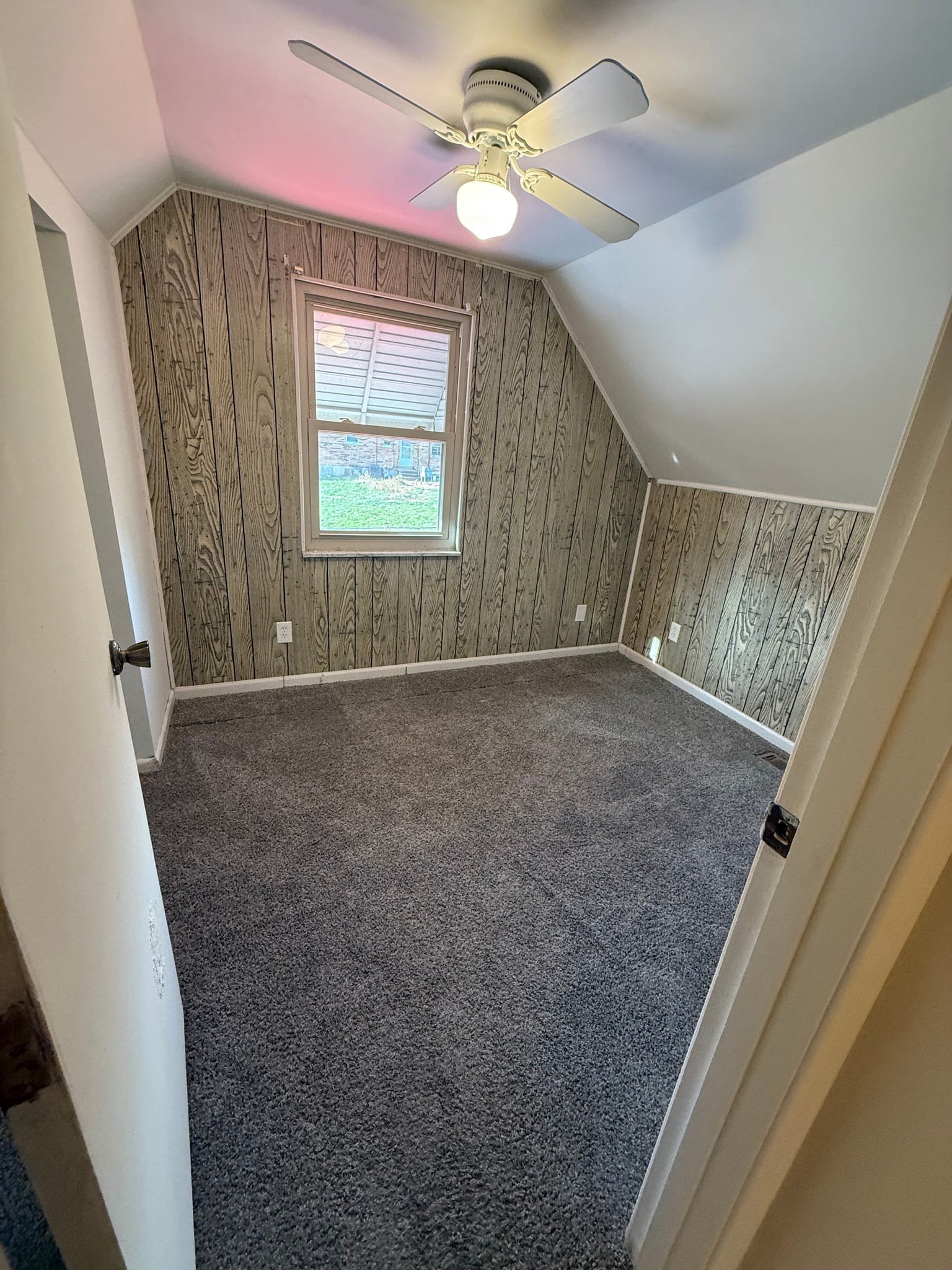 UPSTAIRS BEDROOM 2 - 581 Bessinger Dr