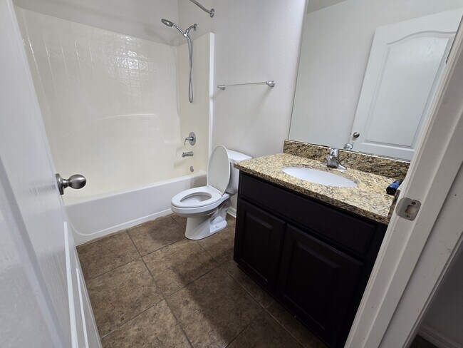 Building Photo - 127 Cedar Cir Dr