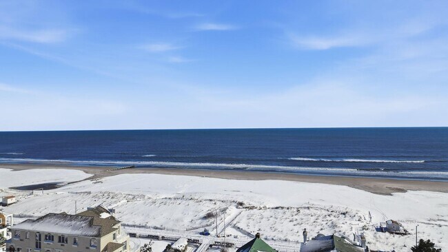 Building Photo - 5000 Boardwalk