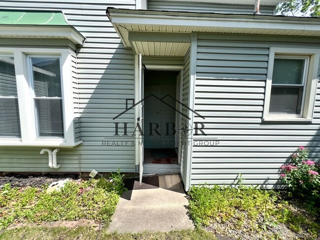 Building Photo - 527 Boone St