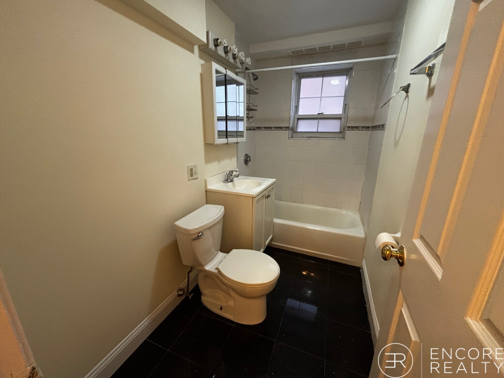 Building Photo - 1555 Beacon St