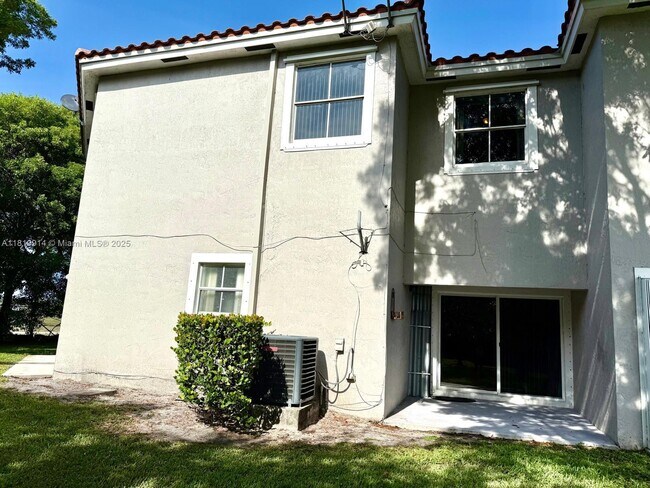 Building Photo - 4902 SW 141st Ave