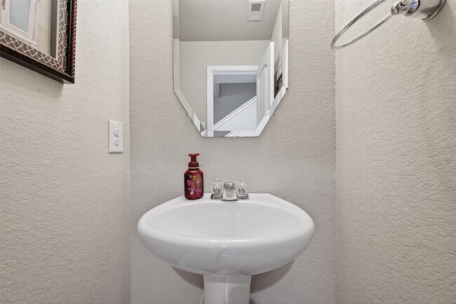 Building Photo - 8007 Carillon Way