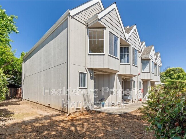 Building Photo - 523 Prince Ave