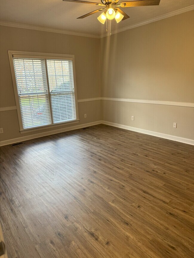 Building Photo - Port Warwick Luxury attached Home End Unit