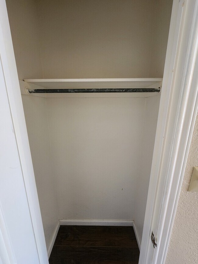 Building Photo - 1 bed 1 bath condo