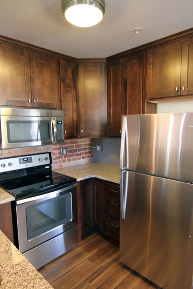 Building Photo - 623 S Wolcott St