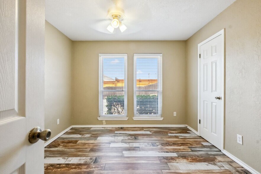 Building Photo - 1608 Pecan Chase Cir