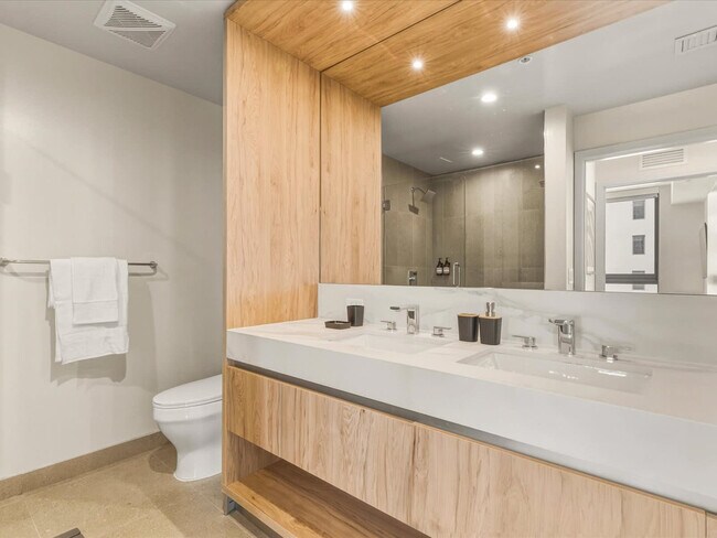 Building Photo - 11 NE 6th St