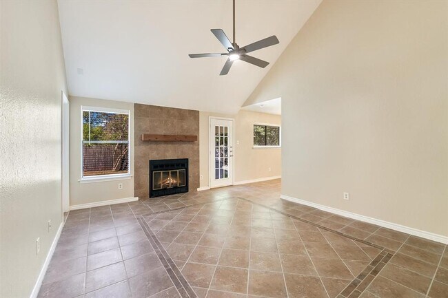 Building Photo - 6808 Luckenbach Ln