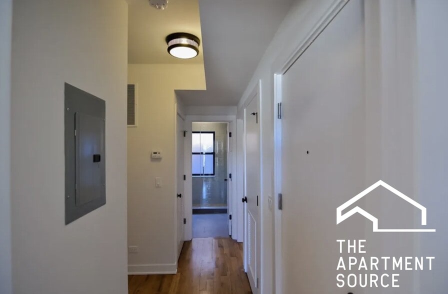 Building Photo - 2207 W Eastwood Ave