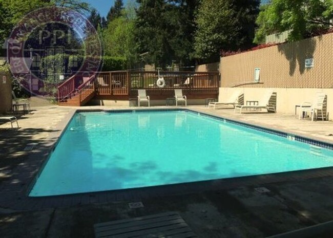 Building Photo - Lake Oswego!  No Deposit w/RHINO! Stylish ...