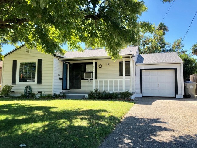 Building Photo - Adorable Home For Rent In Tahoe Park South