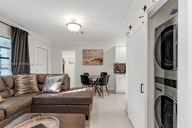 Building Photo - 1075 NE 12th Ave