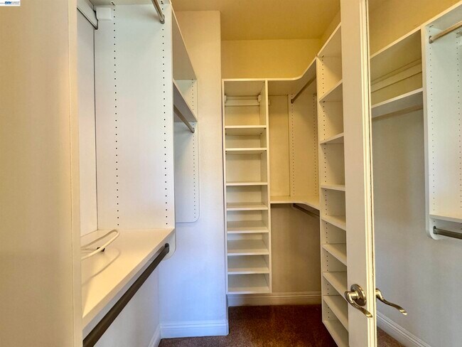 Building Photo - 2458 Marsanne St