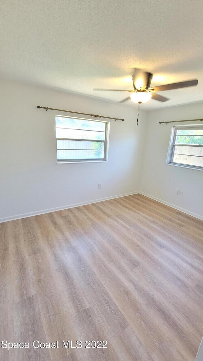Building Photo - 1264 Seminole Dr