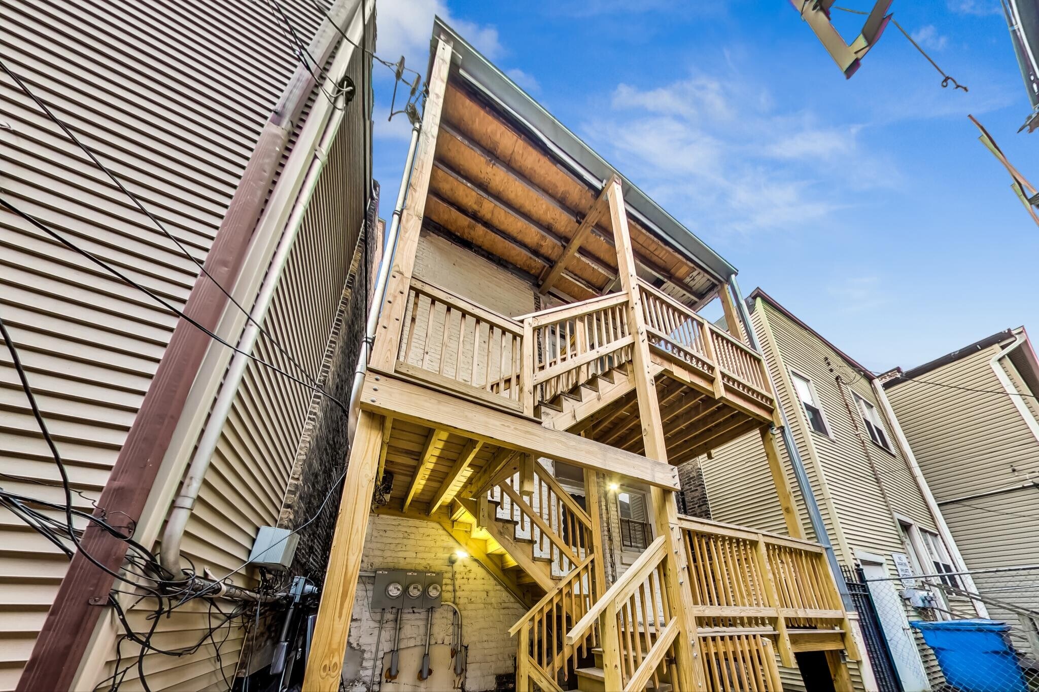 Building Photo - 3554 N Wilton Ave