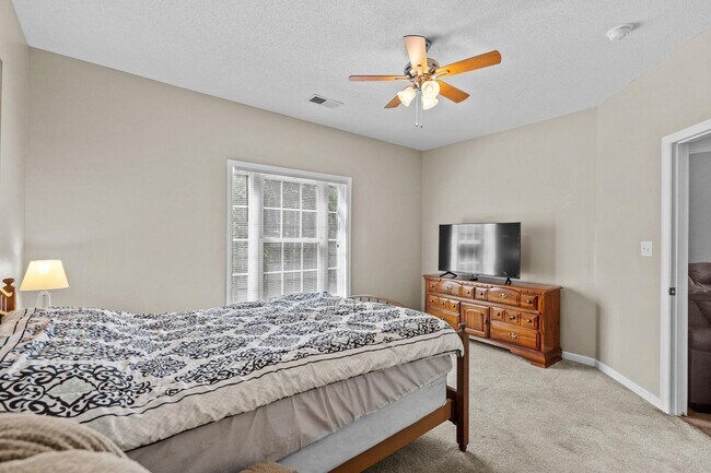 Building Photo - 120 Lazy Willow Ln