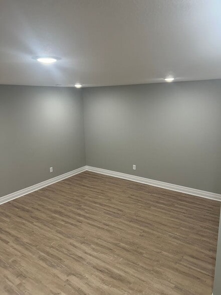 Building Photo - 1124 Sontag Ct