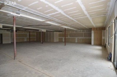 Building Photo - 225-245 Beaver Kreek Ctr