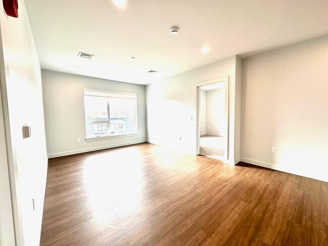 Building Photo - 45 E Central St